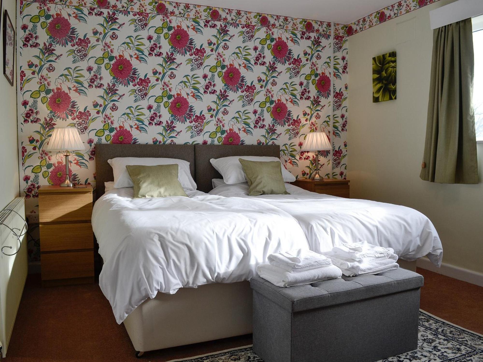 Merryview Bungalow Orcop Екстериор снимка