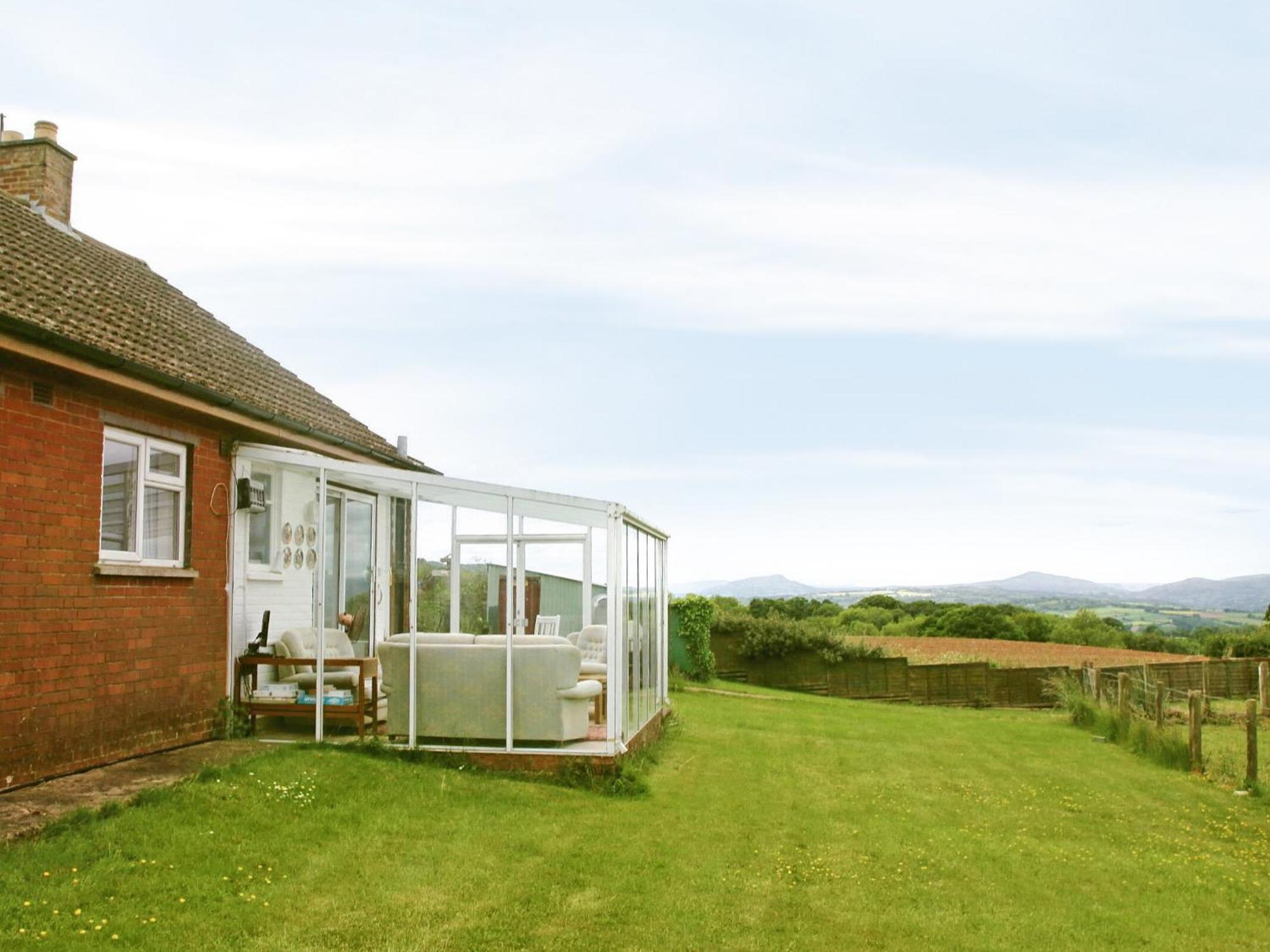 Merryview Bungalow Orcop Екстериор снимка